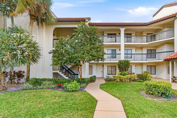 Property Slideshow image 2 of 70 | 5380 cedar lake dr 102, Boynton Beach, FL, 33437