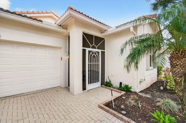 Property Slideshow image 2 of 81 | 2320 sapphire cir, West Palm Beach, FL, 33411