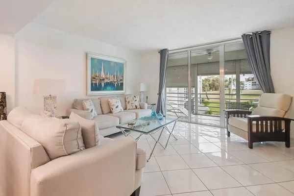 Property Slideshow image 3 of 30 | 6850 10th ave 206, Lake Worth, FL, 33467