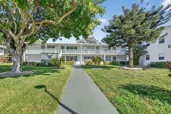 Property Slideshow image 2 of 31 | 290 oakridge q # 290, Deerfield Beach, FL, 33442