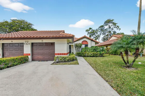 Property Slideshow image 2 of 34 | 5423 palm springs ln b, Boynton Beach, FL, 33437