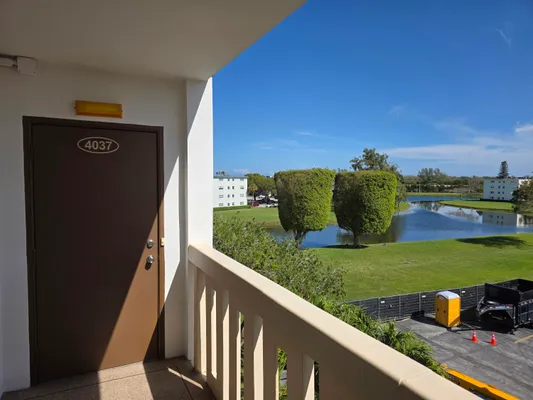 Property Slideshow image 2 of 27 | 4037 guildford c c, Boca Raton, FL, 33434