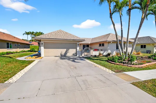 Property Slideshow image 3 of 70 | 10265 greentrail dr, Boynton Beach, FL, 33436