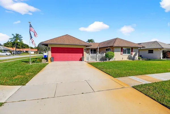 Property Slideshow image 2 of 60 | 10260 greentrail dr, Boynton Beach, FL, 33436