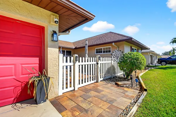 Property Slideshow image 3 of 60 | 10260 greentrail dr, Boynton Beach, FL, 33436