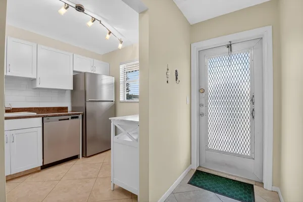 Property Slideshow image 3 of 42 | 203 oxford 100 100, West Palm Beach, FL, 33417