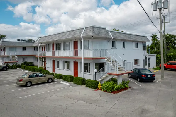 Property Slideshow image 3 of 38 | 2840 lake osborne dr 111, Lake Worth Beach, FL, 33461