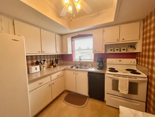 Property Slideshow image 3 of 48 | 2990 crosley dr g, West Palm Beach, FL, 33415