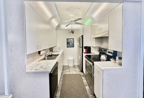 Property Slideshow image 2 of 27 | 4091 cornwall e 4091, Boca Raton, FL, 33434