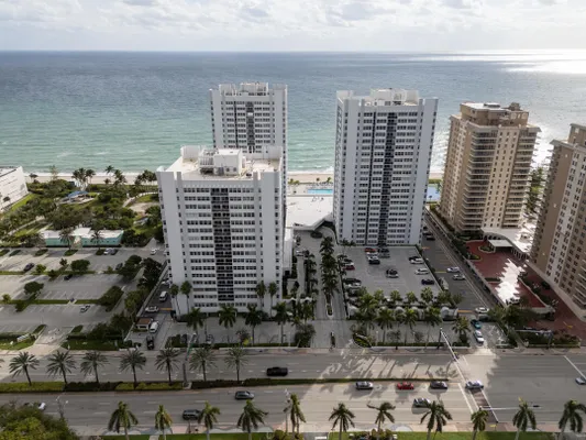 Property Slideshow image 2 of 54 | 1904 s ocean dr 201, Hallandale Beach, FL, 33009