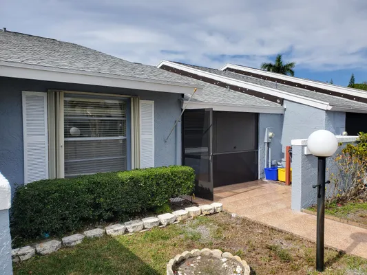 Property Slideshow image 2 of 21 | 4345 lucerne villas ln, Lake Worth, FL, 33467