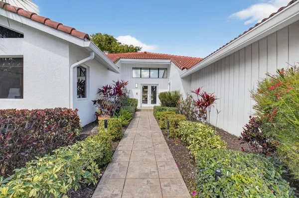 Property Slideshow image 3 of 68 | 32 estate dr, Boynton Beach, FL, 33436