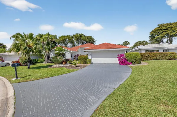 Property Slideshow image 2 of 68 | 32 estate dr, Boynton Beach, FL, 33436