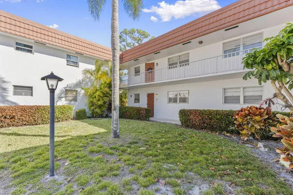 Property Slideshow image 2 of 25 | 2600 se ocean blvd aa2, Stuart, FL, 34996