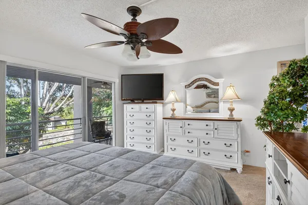 Property Slideshow image 2 of 49 | 3524 via poinciana 303, Greenacres, FL, 33467