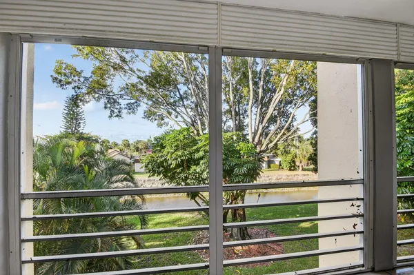 Property Slideshow image 2 of 49 | 3524 via poinciana 303, Lake Worth, FL, 33467