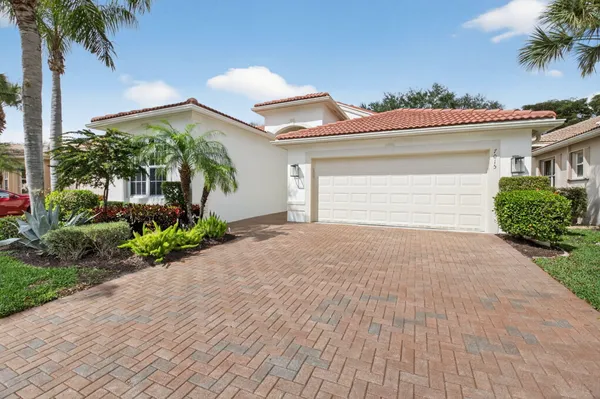 Property Slideshow image 2 of 77 | 7015 imperial beach cir, Delray Beach, FL, 33446