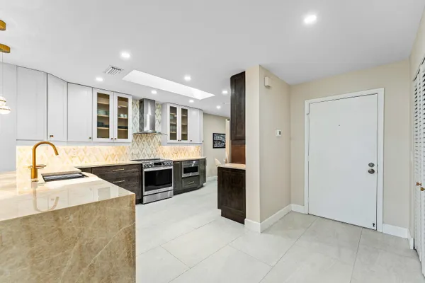 Property Slideshow image 3 of 79 | 12 eastgate dr c, Boynton Beach, FL, 33436