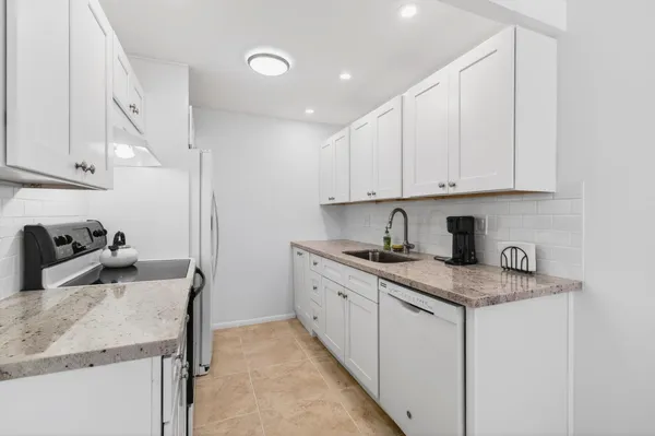 Property Slideshow image 2 of 66 | 3028 guildford b b, Boca Raton, FL, 33434