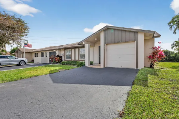 Property Slideshow image 2 of 74 | 5404 viburnum cir, Delray Beach, FL, 33484