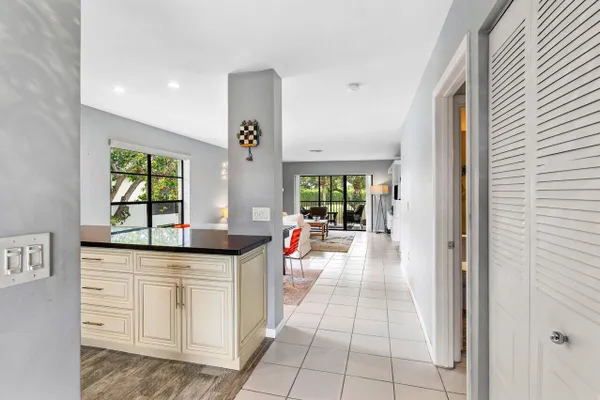Property Slideshow image 3 of 54 | 20 southport ln b, Boynton Beach, FL, 33436