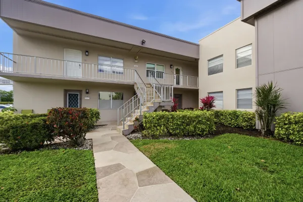 Property Slideshow image 2 of 61 | 815 flanders q q, Delray Beach, FL, 33484