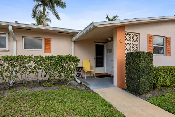 Property Slideshow image 2 of 18 | 2735 dudley dr c, West Palm Beach, FL, 33415