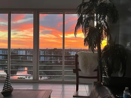 Property Slideshow image 3 of 34 | 3465 via poinciana 803, Lake Worth, FL, 33467