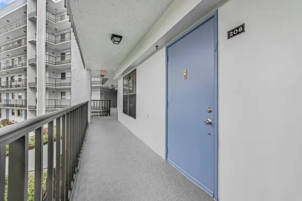 Property Slideshow image 2 of 42 | 4640 lucerne lakes blvd 206, Lake Worth, FL, 33467