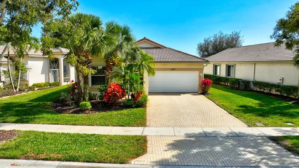 Property Slideshow image 3 of 70 | 2707 clipper cir, West Palm Beach, FL, 33411