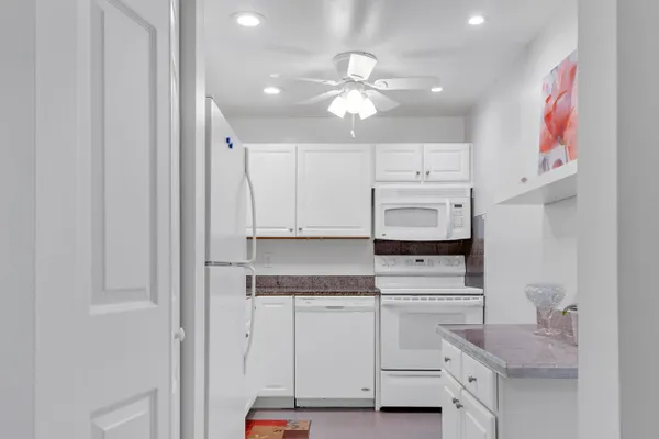 Property Slideshow image 3 of 27 | 10115 41st trl 169, Boynton Beach, FL, 33436