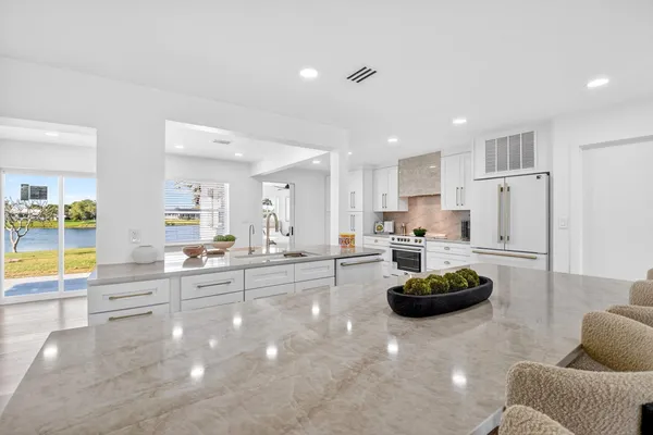 Property Slideshow image 2 of 55 | 2001 sw roma way, Boynton Beach, FL, 33426