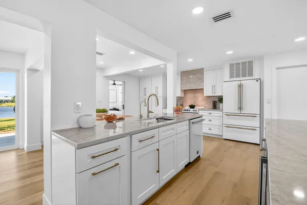 Property Slideshow image 3 of 55 | 2001 sw roma way, Boynton Beach, FL, 33426