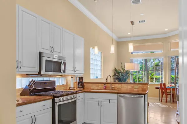 Property Slideshow image 2 of 45 | 10069 mizner falls way, Boynton Beach, FL, 33437