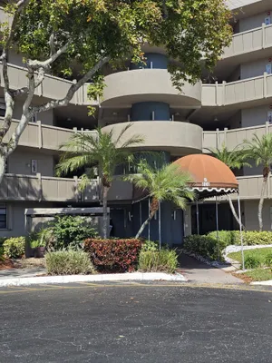 Property Slideshow image 3 of 39 | 1001 colony point cir 417, Pembroke Pines, FL, 33026