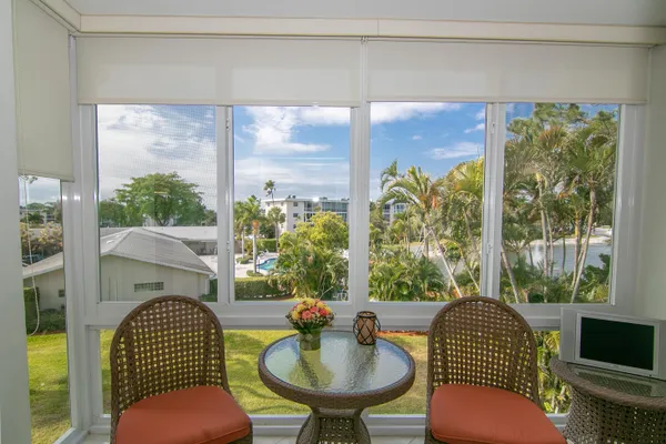 Property Slideshow image 2 of 26 | 2562 garden dr 308, Lake Worth, FL, 33461