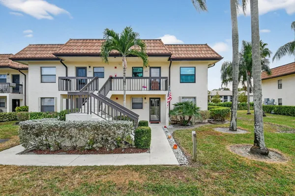 Property Slideshow image 3 of 35 | 7142 golf colony ct 206, Lake Worth, FL, 33467
