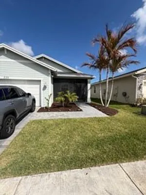 Property Slideshow image 2 of 19 | 777 se bloomfield rd, Port St. Lucie, FL, 34984