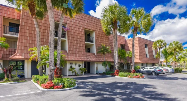 Property Slideshow image 2 of 37 | 3100 se pruitt rd h-104, Port St. Lucie, FL, 34952