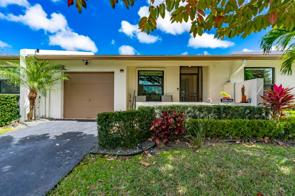 Property Slideshow image 2 of 39 | 15812 philodendron cir, Delray Beach, FL, 33484