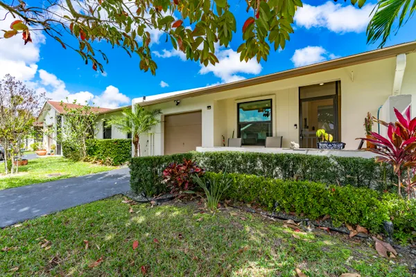 Property Slideshow image 3 of 39 | 15812 philodendron cir, Delray Beach, FL, 33484