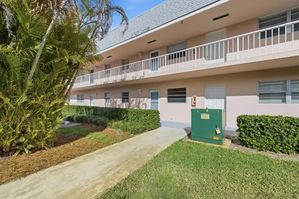Property Slideshow image 3 of 36 | 18081 se country club dr 3-23, Jupiter, FL, 33469