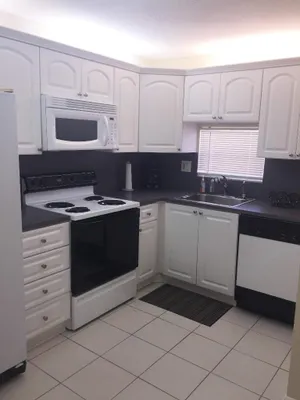 Property Slideshow image 3 of 49 | 9420 s hollybrook lake dr apt 305, Pembroke Pines, FL, 33025