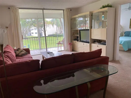 Property Slideshow image 2 of 20 | 811 s hollybrook dr 203, Pembroke Pines, FL, 33025