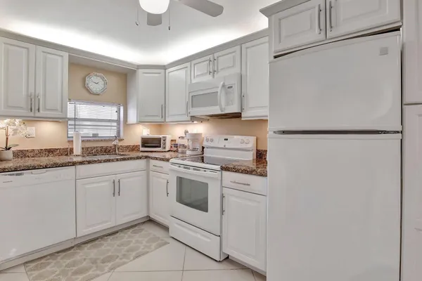 Property Slideshow image 2 of 15 | 8930 s hollybrook blvd 201, Pembroke Pines, FL, 33025