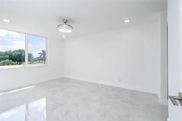 Property Slideshow image 3 of 82 | 8900 washington blvd 418, Pembroke Pines, FL, 33025