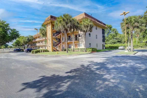 Property Slideshow image 2 of 40 | 6095 n sabal palm blvd 212, Tamarac, FL, 33319