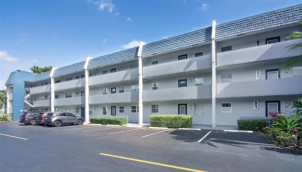 Property Slideshow image 2 of 25 | 7837 golf circle dr apt 209, Margate, FL, 33063