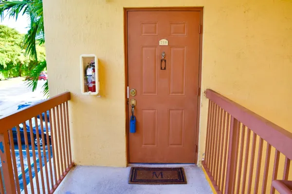 Property Slideshow image 3 of 15 | 7670 westwood dr 718, Tamarac, FL, 33321