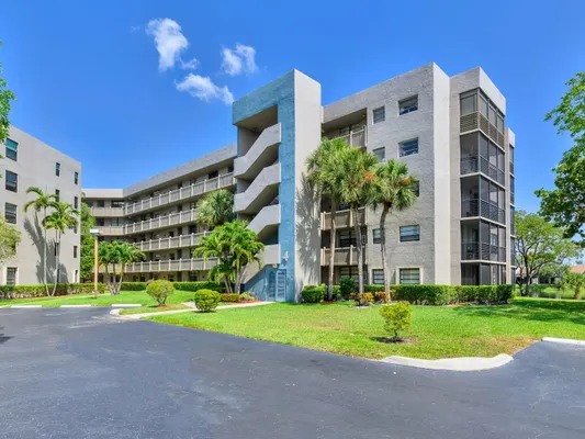 Property Slideshow image 2 of 51 | 1101 colony point cir 422, Pembroke Pines, FL, 33026